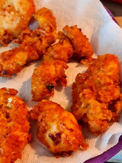 Una foto de Tiras de pechuga empanadas con cornflakes