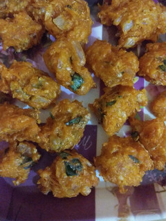 முட்டைகோஸ் பக்கோடா (Muttaikosh pakoda recipe in tamil) செய்முறை முக்கிய புகைப்படம்