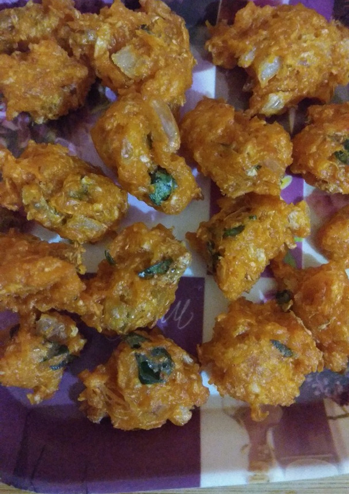 முட்டைகோஸ் பக்கோடா (Muttaikosh pakoda recipe in tamil) செய்முறை முக்கிய புகைப்படம்