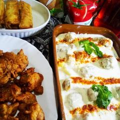 A picture of Dahi baray pakoray.