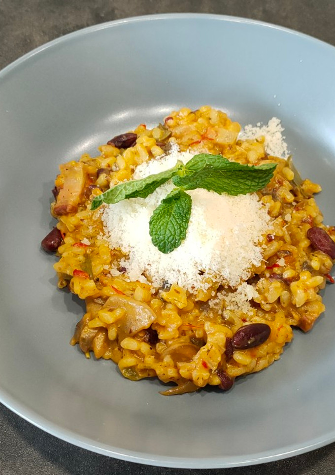 Una foto de Risotto con alubias