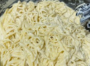 Una foto de Spaghetti Blanco 4 quesos