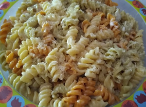 Una foto de Fideos con manteca y queso crema