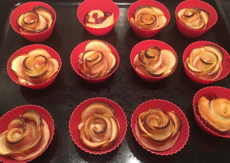 Rose di pasta sfoglia marmellata e mele