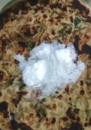 A picture of Methi paratha.
