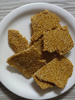 તલની ચીકી (Til Chikki Recipe in Gujarati) રેસીપી મુખ્ય ફોટો