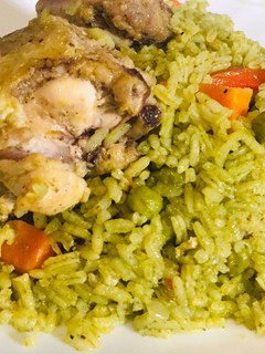 Una foto de Arroz con pollo 🍗😋