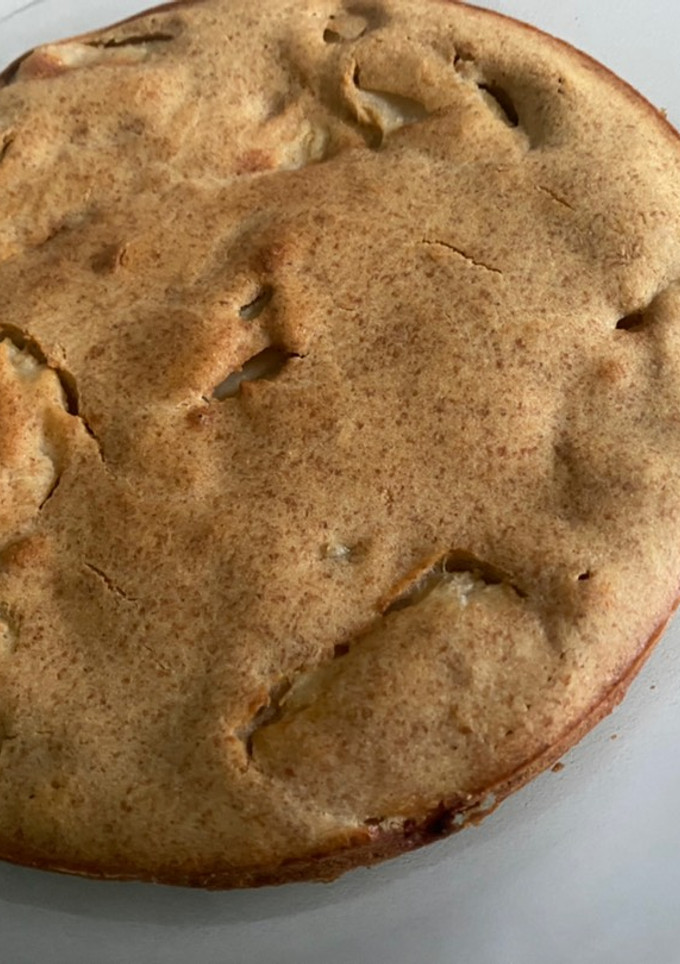 Una foto de Torta de pera 🍐 harina integral