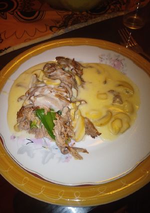 Una foto de Rollos de mechada con salsa de champiñones