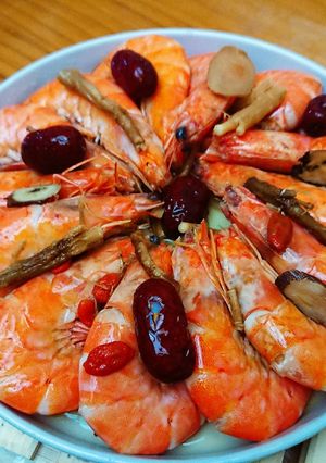 A picture of Chilled Drunken Shrimp with Shaoxing Wine.