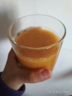 Una foto de Licuado de frutas delicioso 😋