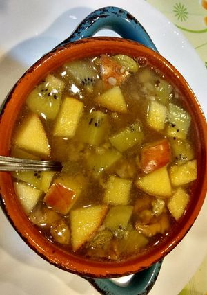 A picture of Fruits jiuniang sweet soup酒酿甜汤.