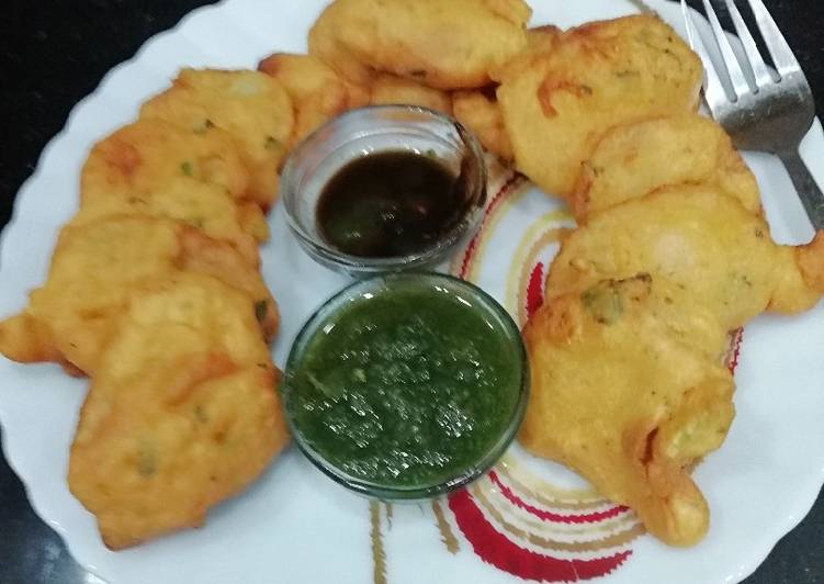 Recipe of Quick Aaloo ke Pakore