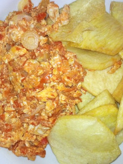 A picture of Fried yam with egg sauce.