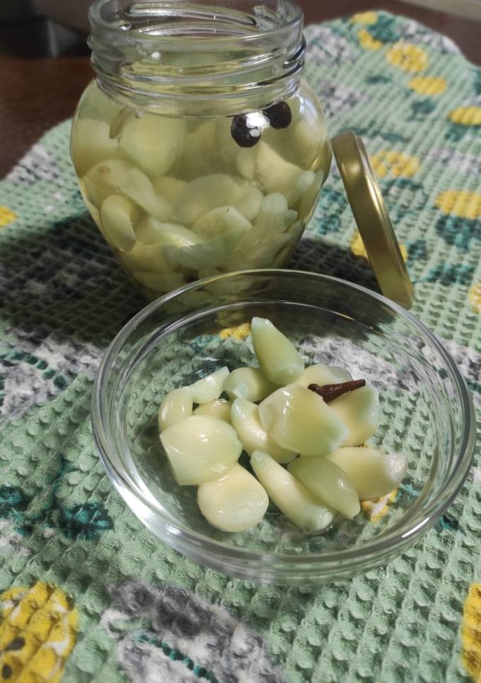 Маринований часник