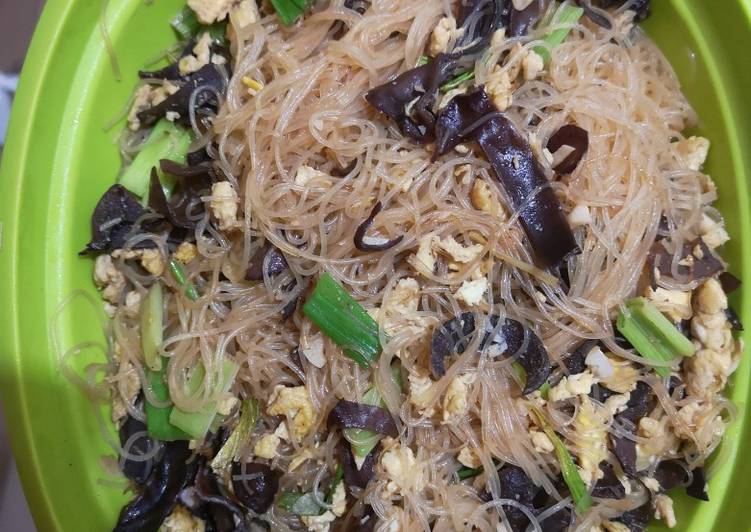 Cara memasak Bihun Oseng Jamur Kuping yang nikmat