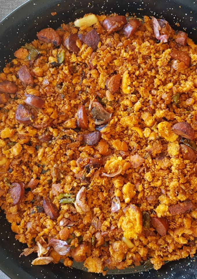 Una foto de Migas de pan con pimiento verde y chorizo