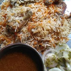 A picture of Chicken biryani.