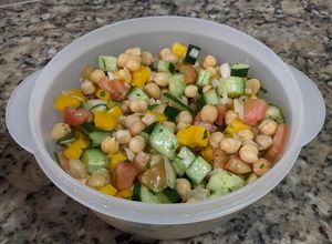 Foto de Refrescante salada de grão-de-bico