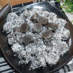 รูปของ Kue ireng ireng simple tanpa arang/abu daun pisang