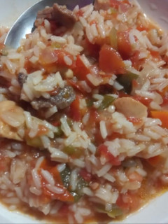 Una foto de Para 100 personas😍🤩 guiso de arroz con pollo y carne a la leña