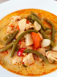 Tejszínes, zöldbabos, pirított csirkemell leves recept fotója