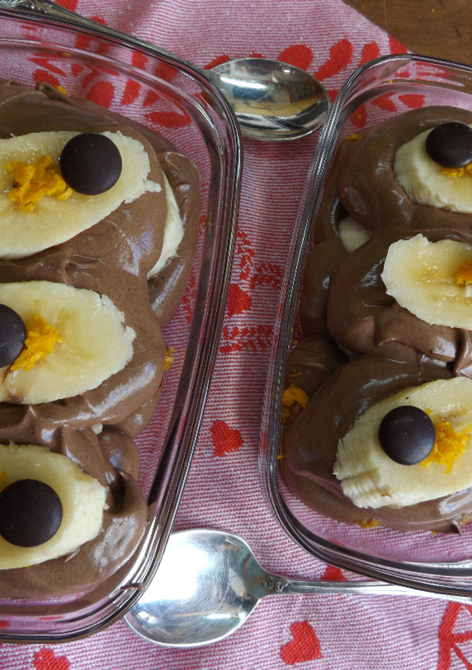 Una foto de Mousse de chocolate con plátano y aroma de naranja
