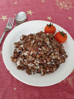 Una foto de Ensalada de lentejas y arroz