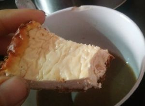 Una foto de Cheesecake cremoso 💕☕🍰