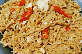 Cara Buat Mie goreng tumis telur pedas Menu Enak