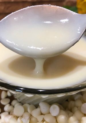 A picture of Three Ingredients White Chocolate Glaze.