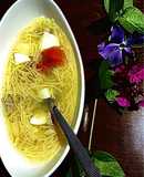 Sopa de fideos con caldo de ave