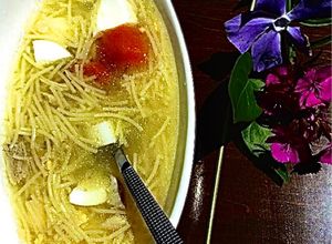 Foto principal de Sopa de fideos con caldo de ave