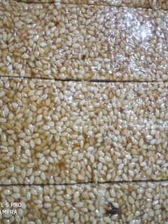 તલ ની ચિકી (Til Chikki Recipe In Gujarati) રેસીપી મુખ્ય ફોટો
