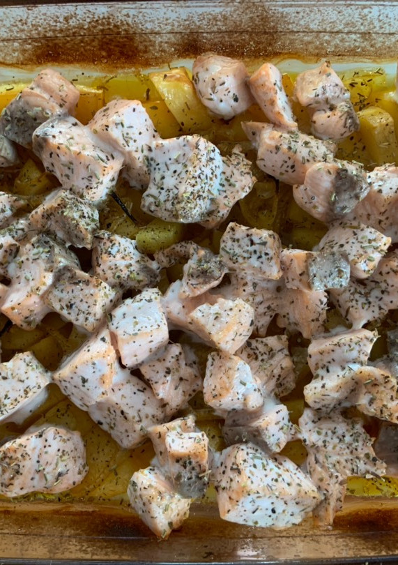 Una foto de Salmón con hierbas provenzales
