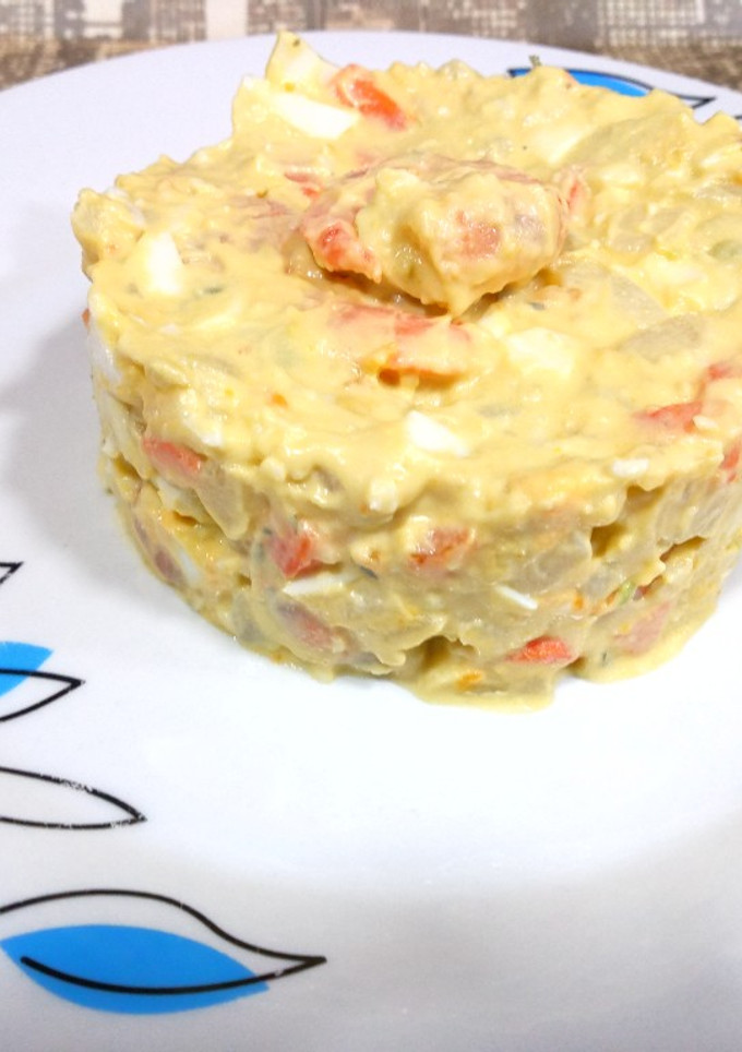 Una foto de Ensaladilla con gambas y aguacate