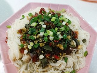 皮蛋拌冷麵