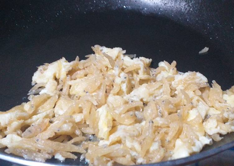 Anti Ribet, Memasak Telur Orak Arik Teri Medan Wajib Dicoba