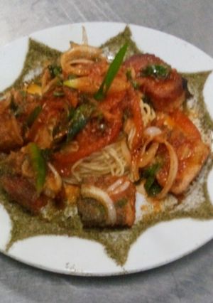 Una foto de Linguinis en Salsa Pomodoro y Atún