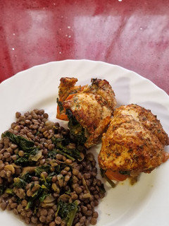 Una foto de Rollitos de pollo- relleno de espinacas, champiñones y tomate