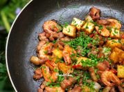 A picture of tôm kho thịt