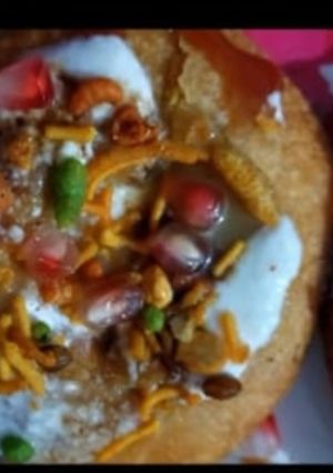 A picture of Rajkachori chat.
