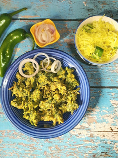 કુંભણીયા ભજીયા (Kumbhaniya Bhajiya Recipe In Gujarati) રેસીપી મુખ્ય ફોટો
