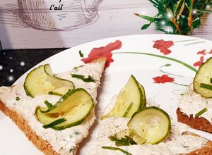 Une photo de Rillettes de thon où de maquereaux toastés sur du pain à l'ail