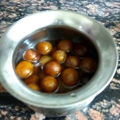 A picture of Leftover roti rasgulla.