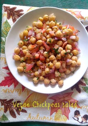 A picture of Easy chickpeas salad – healthy, vegan and a filling treat!.