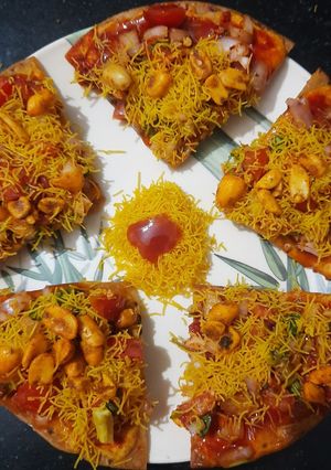 રોટી નાચોસ ચાટ (Roti nachos chaat recipe in gujarati) રેસીપી મુખ્ય ફોટો