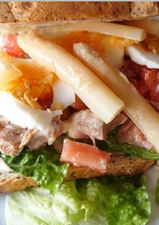 Una foto de Sándwich vegetal ❤️