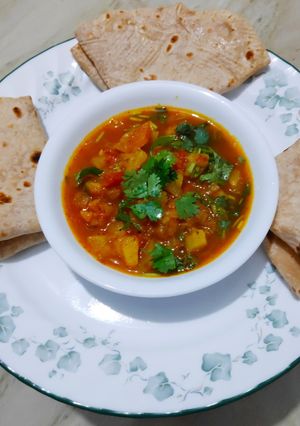 A picture of Shakarkand ki sabzi with roti/phulka.