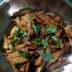 A picture of Aloo bhaja.